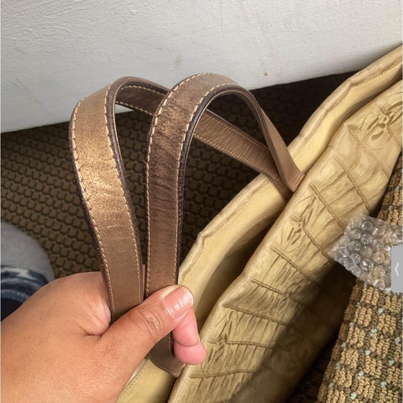 Chanel Tote - Picture 4 of 7